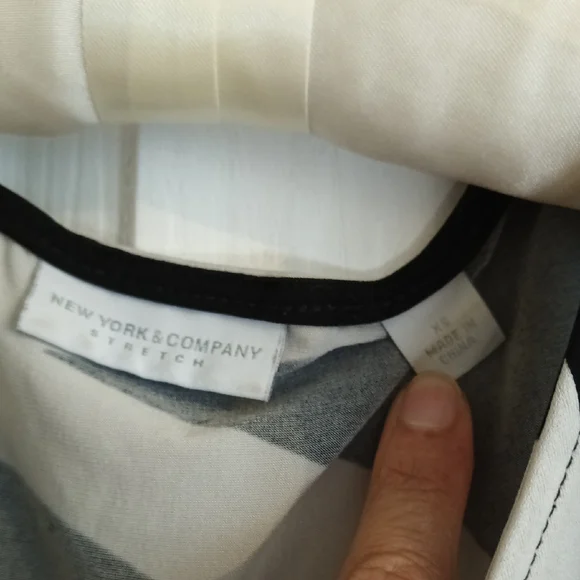 New York & Company Monochrome Sleeveless Top - Picture 2 of 4